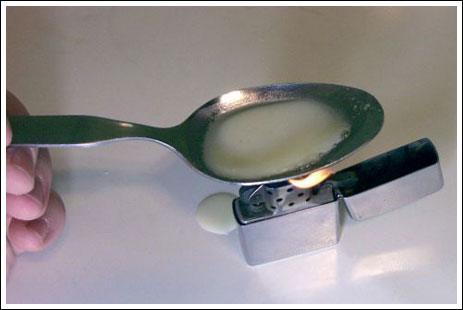 making crack on a spoon